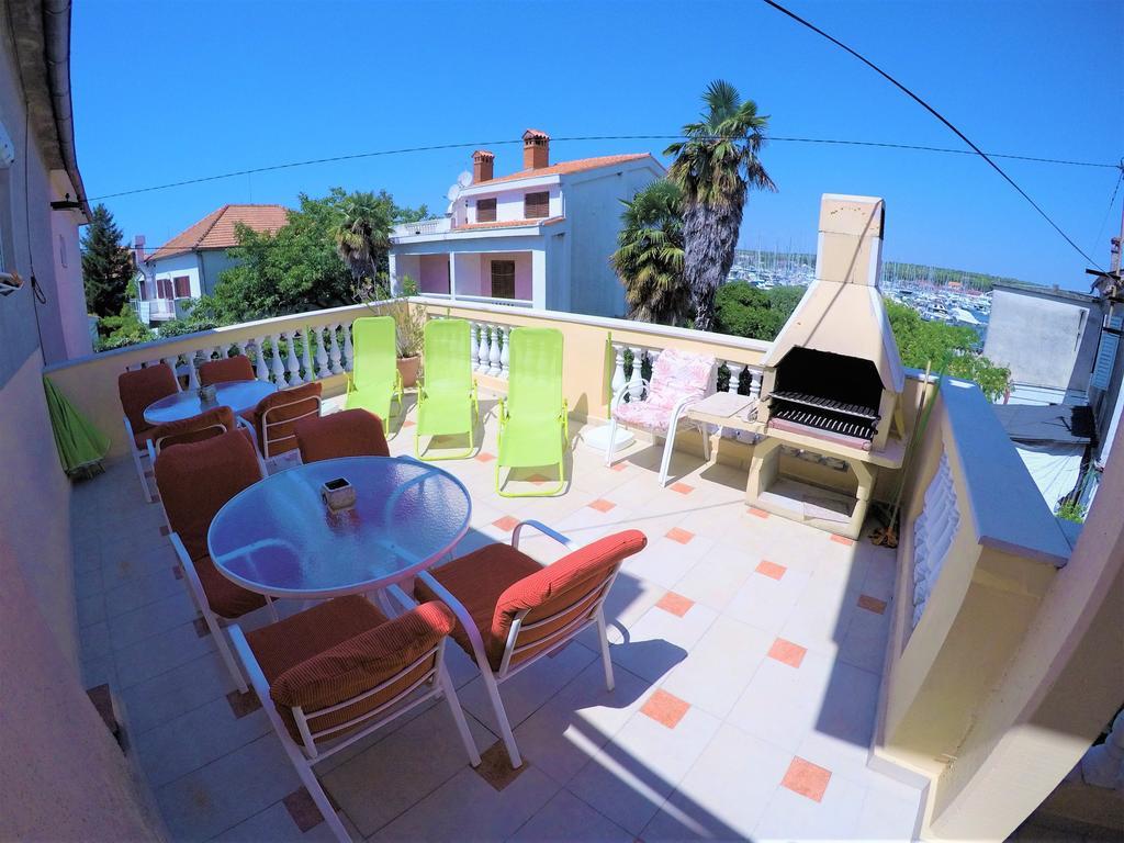 Orange City Apartment'S Repic Biograd Na Moru Eksteriør billede